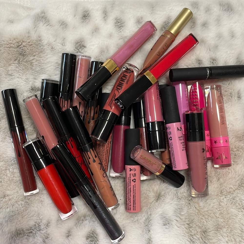 Liquid lipsticks